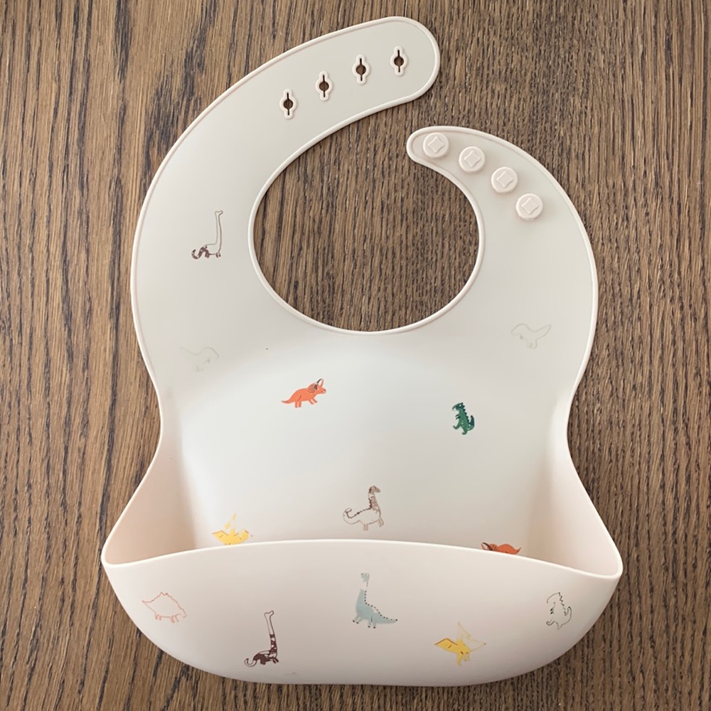 Silicone bibs | Mushie | dinosaurs